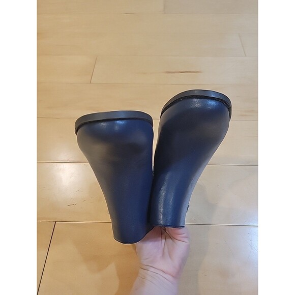 New Vionic Millie Leather Ankle Boots US 7.5 Navy Buckle Zip Low Heel Orthotic - Picture 4 of 9